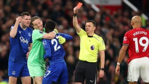 Everton thắng MU 1-0 sau tình huống đồng đội tát nhau nhận thẻ đỏ